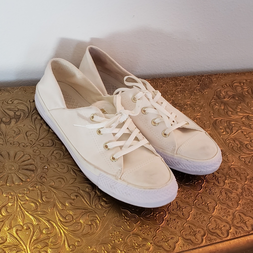 Low top off white converse